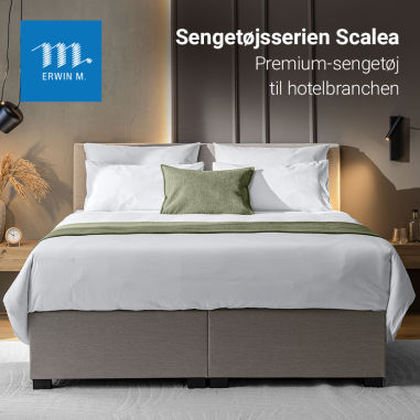 Sengetøjet Scalea præsenteret på en kontinentalseng i et hotelværelse.