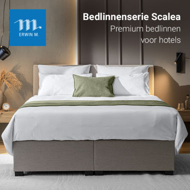 Beddengoed van Scalea, gepresenteerd op een boxspringbed in een hotelkamer