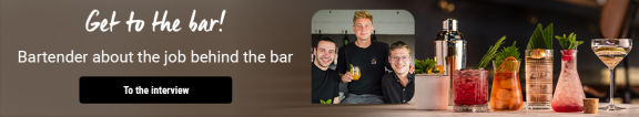 Foto von drei Barkeepern und Cocktailgläsern
